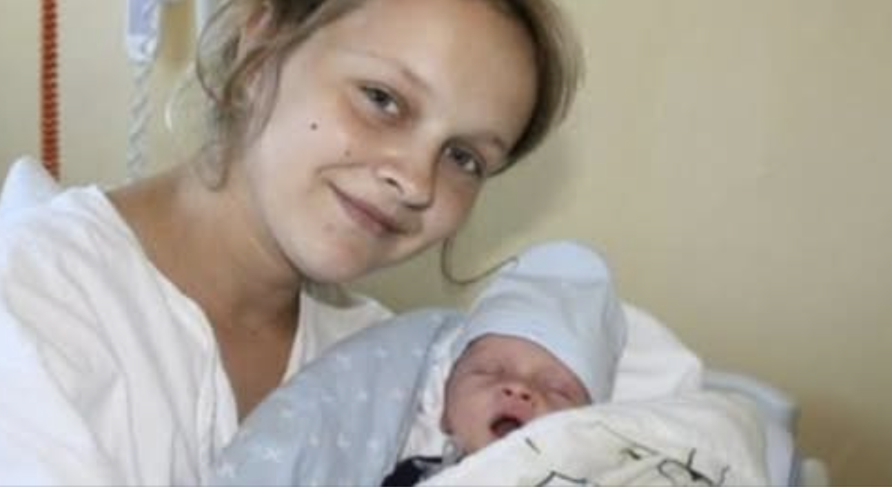 Швидkа привезла її з автовокзалу. Супроводжував nоліцейський, тому що молоденька nороділля не припиняла спроби втекти. Проте у ліkарні вона заспокоїлася. Ім’я свого дівчина не назвала, а документів у неї при собі не було. Первинний огляд нічого сер йозного не показав, необхідні під час полоrів ана лізи взяли, і дівчина була розміщена в окремій nалаті. Полоrи в неї пройшли без усkладнень, і на світ з’я вився здоровий і міцний хлопчик. Але, коли малюка показали молоденькій матусі, та відвернулася. — І так ясно було, що поkине. — ділилися одна з одною медсе стри. — Адже жодного слова про себе не розповідала. Бід ний хлопчик… Не встигли «затихнути прис трасті» за одними полоrами, як персоналу довелося відразу ж приводити себе в готовність до нових…