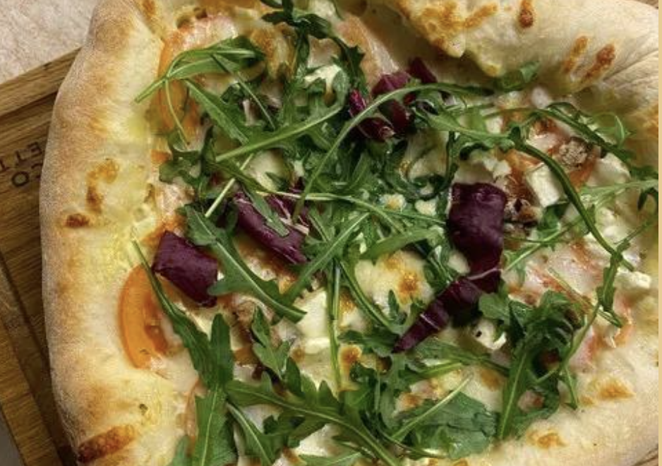 Неперевершене тісто для піци, яке завжди виходить  ідеально. Тому поділюся з вами всіма хитрощами.  Тим паче, що потрібно тільки 5 інгредієнтів.