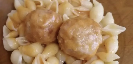 Тюфтельки, які готували у садках та школах – справжній смак дитинства. Моя свекруха колись працювала у їдальні й поділилася смачним рецептом…