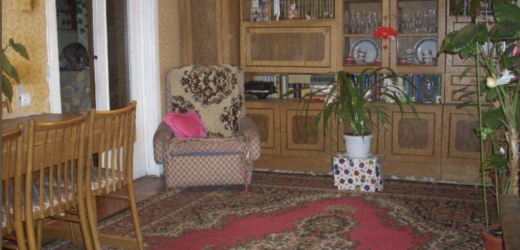 Я жила в столиці, мала гарну роботу і вийшла за свого керівника. Та врешті він зрадив з іншою колегою. Я втратила все. Повернулась в рідне місто принижена. Жити не хотілось. Та врятувала мене покійна бабуся.