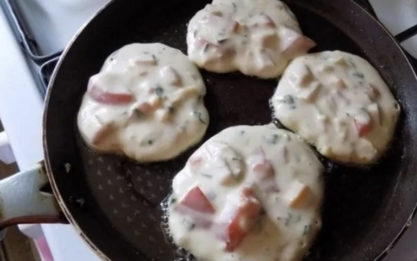 Замовила таксі від “Uklon”. Сіла в машину. Мені саме зателефонували по роботі, підняла слухавку і почала відповідати. В житті я розмовляю українською і це попри те, що я народилась і живу у Харкові. Хоча і до російської негативно не ставлюсь. Одразу після розмови водій поцікавився: – А почему вы на украинском розговариваете? Заставляют? Це питання мене дуже обурило.