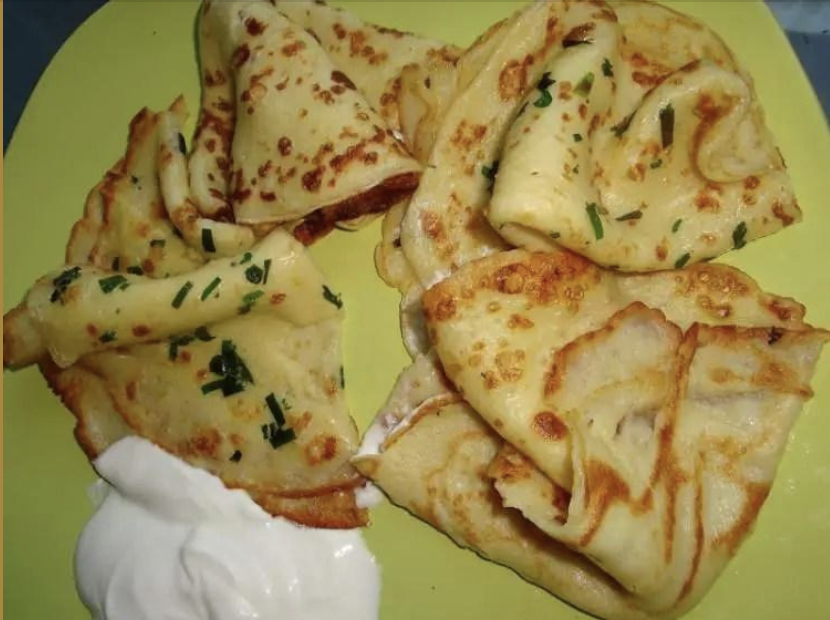 Здивуйте гостей на свята – приготуйте ці смачнючі млинці з картоплі! Вони виходять в сто разів краще дерунів. Тонкі, ароматні, на молоці, в них можна загортати будь-яку начинку.
