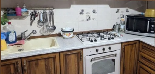 Як тільки зайшла у квартиру, відразу почула голос свекрухи, з якою ми не спілкувались 2 роки: – Сину, ти ж бачиш, яка вона в тебе. Хата не так прибрана, їсти не вміє готувати, на роботі пропадає. Це не дружина, а кара Божа! Та цього разу мовчати не стала, бо добре пам’ятаю, що зробила Тетяна Романівна 2 роки тому на своєму дні народженні. Може, хтось скаже, що я вчинила жорстоко, але інакше просто не могла. Тепер свекруха знатиме, що не можна лізти у чужу сім’ю.