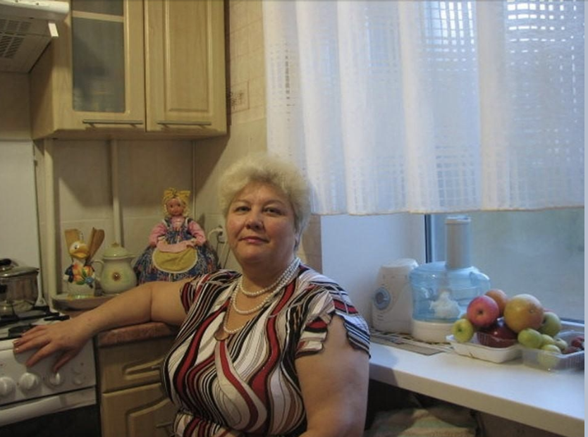 – Я пообіцяла, що ти Каті (так звати сестру чоловіка) макіяж зробиш, бо вона на день народження йде, а тебе все немає і слухавку не береш. Донька тебе вже годину чекає. – Не підіймала слухавку, бо зайнята була, а до Каті я не поїду. В мене інші плани. – Нікуди твої плани не подінуться, а Катя поспішає. Зроби їй макіяж і роби, що хочеш. Та я вирішила, що здоров’я мені важливіше за плани свекрухи. Цього Вікторія Павлівна не чекала і накинулась на мене зі звинуваченнями.