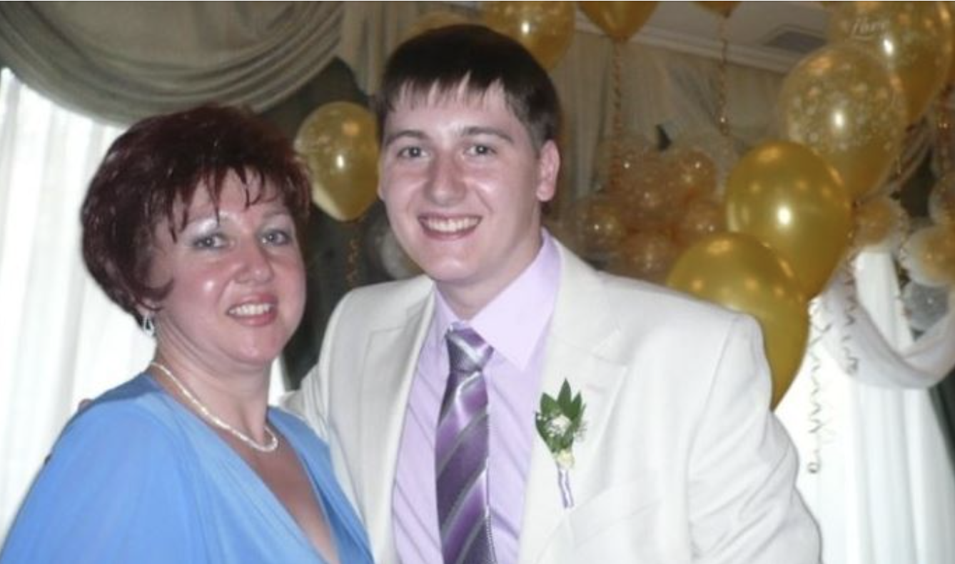 У день весілля, наречена, Ганна, стояла біля вівтаря у своїй дивовижній весільній сукні, її серце билося від хвилювання та очікування. З цього дня вона стане дружиною Віктора – людини, яку любить найбільше у світі. Але був один аспект, який завжди турбував Ганну – її майбутня свекруха, Ольга. Ольга, вимоглива та неоднозначна жінка…