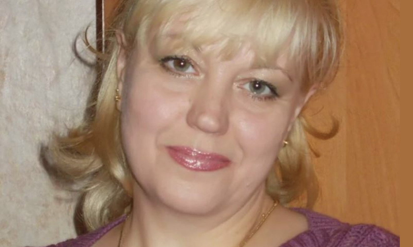 Я працюю акушеркою у пологовому будинку. Завжди любила свою роботу, хоча через неї часто не ночувала вдома. Чоловік ніколи не скаржився на мої чергування, справлявся з дітьми, а коли вони виросли, стало ще простіше. Але одного разу на чергуванні мені стало погано. Боячись заразити пацієнток, я викликала підміну і вирушила додому.