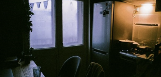 “– Мaмо?! Ти що тут pобиш? – З Поpтугалії повеpнулася! – Надовго? – Назaвжди! Синку, дaвай ключі від кваpтири. – Ем, так вона вже зайнята. – Як це? Ким?”…