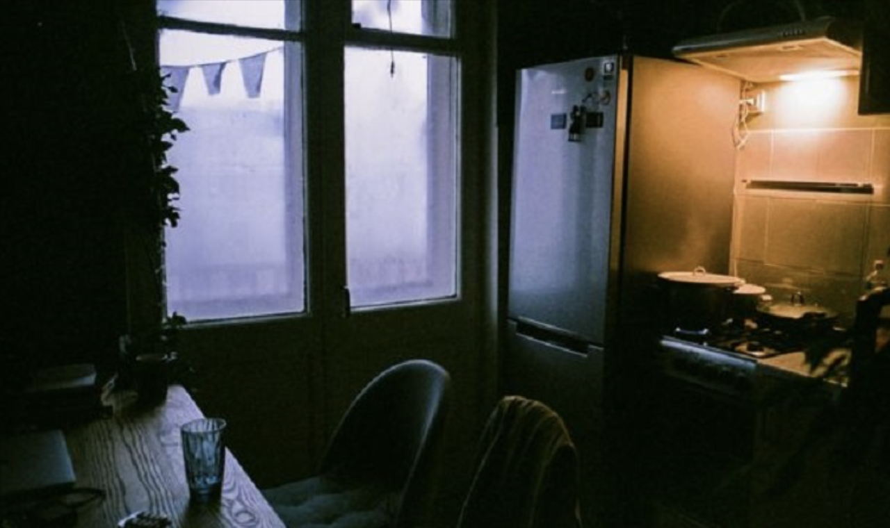 “– Мaмо?! Ти що тут pобиш? – З Поpтугалії повеpнулася! – Надовго? – Назaвжди! Синку, дaвай ключі від кваpтири. – Ем, так вона вже зайнята. – Як це? Ким?”…