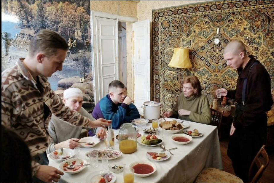 До нас приїхав мій брат зі своєю родиною. Але після застілля чоловік зі скандалом вигнав родичів з дому…