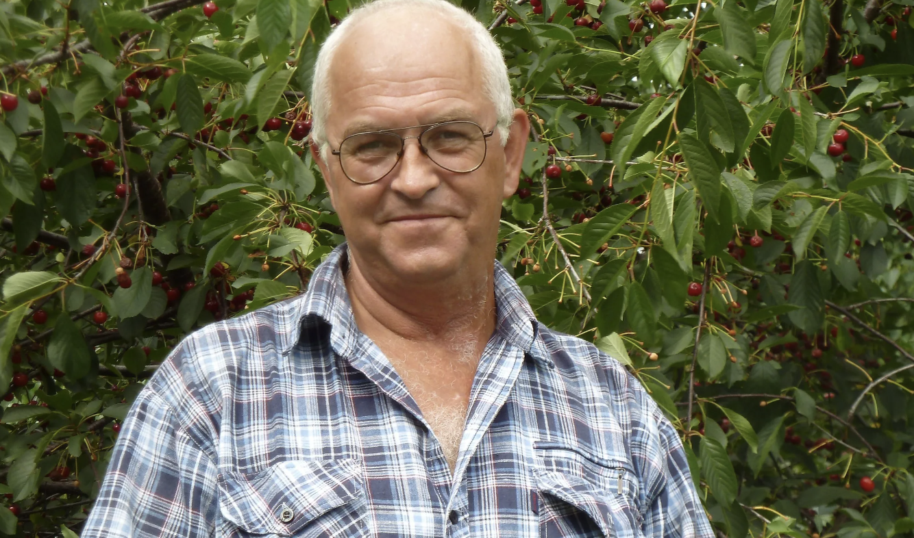 Великий гріх я маю. Колись покинув кохану вагітною і втік. І тепер розплачуюсь. Та нещодавно я отримав шанс налагодити з донькою стосунки. Лишень дружина погрожує, що піде, як я спілкуватимусь з нею.