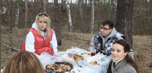 Це наша родинна традиція! Ми ж одна сім’я, хіба забула?!” – кричала свекруха. Я не розумію одного – що це за мода така в родичів пішла? Чому от всі гадають, що от просто це наш священний обов’язок?.. Такі “традиції” вже не сила терпіти, тому нарешті вирішила поставити крапку.