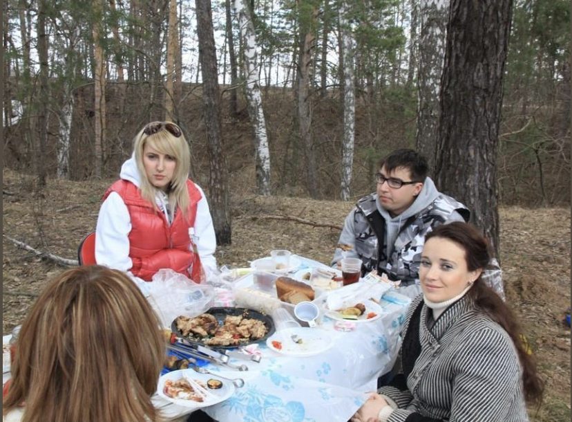 Це наша родинна традиція! Ми ж одна сім’я, хіба забула?!” – кричала свекруха. Я не розумію одного – що це за мода така в родичів пішла? Чому от всі гадають, що от просто це наш священний обов’язок?.. Такі “традиції” вже не сила терпіти, тому нарешті вирішила поставити крапку.