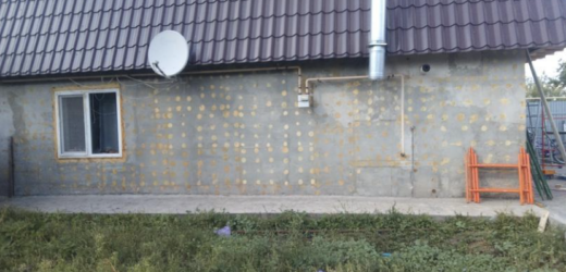 – Як ви не хочете мені гроші на утеплення хати дати, то я з вами житиму! – Свекруха прийшла до нас з валізами. Її обурило, що я відмовилась допомагати з ремонтом.  Та я запропонувала інакший варіант, як заробити. Щоправда, мамі мого чоловіка він не сподобався.