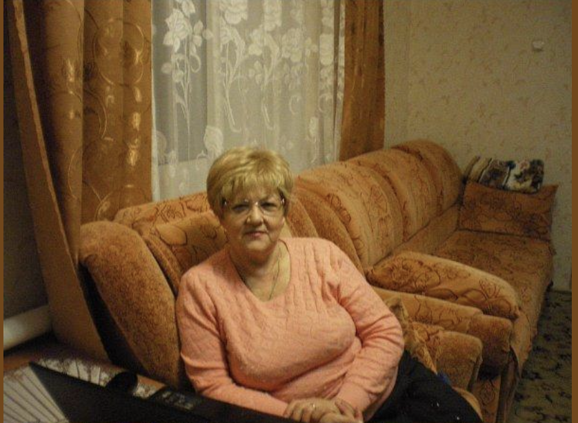 Ти що мою блузку з усім випрала! Вона ж делікатна! Треба було руками! – Після претензій свекрухи, я зрозуміла, що перетворилась на її служницю.  А коли сказала чоловікові, що його мамі час повертатися додому, дізналась, що вона не може, адже приховала від нас дещо важливе.