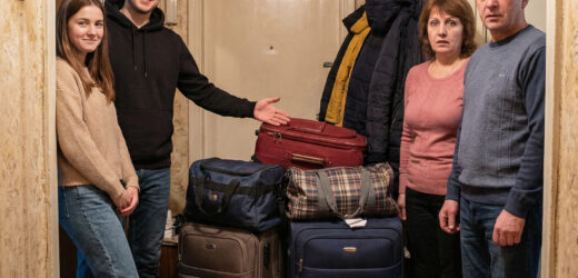 Син привів у дім свою дівчину зі словами: «Знайомтеся, це Лера, і вона житиме з нами». Моя відповідь змусила їх піти