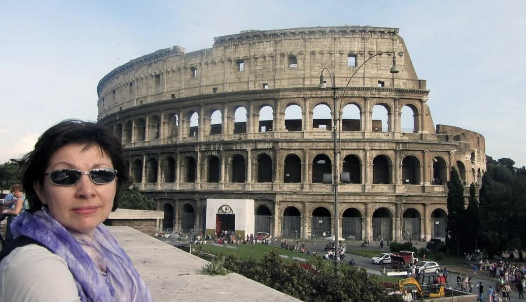 У Італії я познайомилася з Алехандро. Він удівець, має доньку. Анджела одразу почала називати мене мадре (матуся італійською). А от мої сини, коли дізналися про чоловіка, то такий скандал влаштували. Тепер боюся на Великдень додому повертатися.