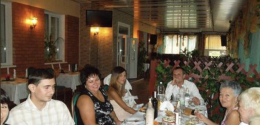 Краєм вуха почула розмову невістки з мамою: “Твої комунальні оплатила, люблю, па-па”. Моєму подиву не було меж! Потім я згадала, що свасі на ювілей пральну машину подарували, а мені чайний сервіз! А чим я заслужила таке ставлення, в чому я гірша?! Може, ви мені скажете!