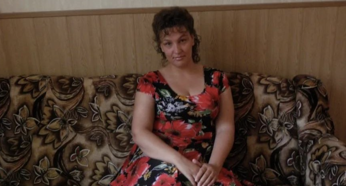 11 років тому втекла від Михайла. Він пиячив, грав у карти та крав мої гроші. Йому легше було купити горілку, ніж солодощі дітям.  Свекруха знала про ці проблеми, але постійно залишалася осторонь. Казала, що це не її справи і не хоче лізти в нашу родину. Однак, нещодавно я отримала від колишньої свекрухи листа. Не думала, що наше життя так різко зміниться…