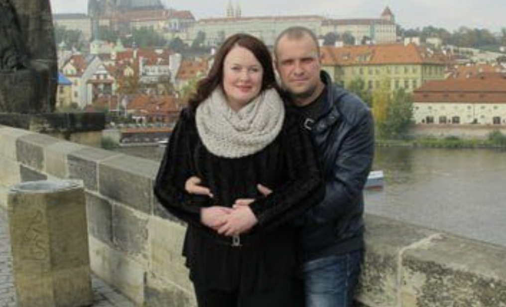 – Та хто тебе захоче в 50 років? Прийми його і живіть як раніше! – А хіба можна таке пробачити? Я прожила з Михайлом 20 років у щасливому шлюбі. Хоча… Це я вважала, що у нас було все.… Але те що сталося приголомшило всіх це в голові не вкладається…