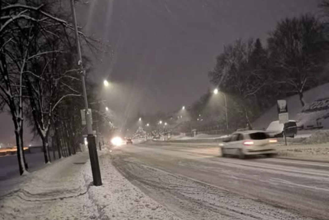 Сьогодні ранком іду на роботу, вирішила скоротити дорогу через кладовище, так на декілька хвилин швидше.. Те, що сталося далі варто почути кожному…