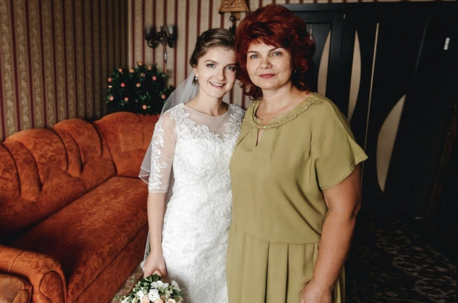 Я навіть в Італії таких гарних вілл не бачила, а зять побудував її просто в мене на ділянці. Я вже уявляла, як буду бавити онуків у саду поруч. А тоді донечка повідомила мені новину, від якої волосся дибки стало.  Мені вкрай потрібна ваша порада.