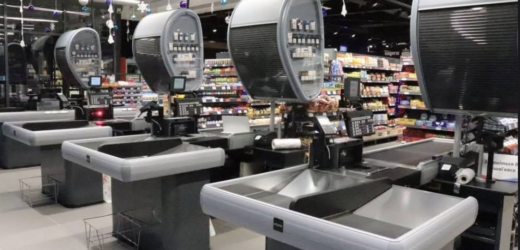 Львів, АТБ, стою на касі, викладаю продукти. Аж тут касир каже: “С вас тысяча рублей “.  Мене аж перекосило від цієї фрази. АГОВ, ЛЮДИ, НУ ЯКІ РУБЛІ ЩЕ Й У ЛЬВОВІ?!  Потім до мене підійшов адміністратор та почалося справжнє “шоу”.