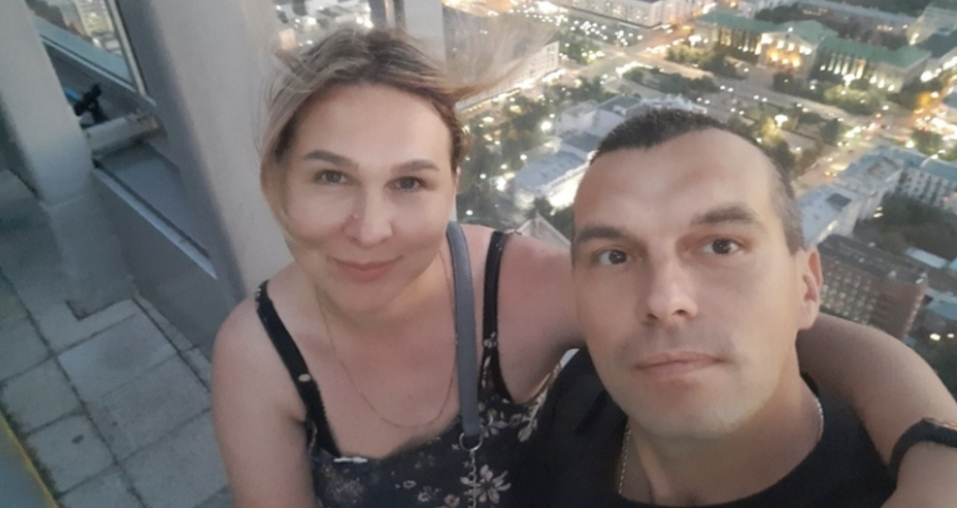 Мені 35 років, і я 7 з них заміжня.  Ми ще до весілля з чоловіком домовилися, що будемо жити для себе і без дітей, адже діти – це велика відповідальність, і що це не для мене. Чоловік з радістю погодився. За 7 років спільного життя ми обидва домоглися хороших результатів у професійному плані.  Ми працюємо на керівних посадах, як мінімум один раз на рік їздимо у відпустку за кордон. Ми можемо собі дозволити дороrий одяг, смачну їжу і все що душа забажає. Мені подобається таке життя. Через 7 років моєму чоловікові раптом захотілося дитини.