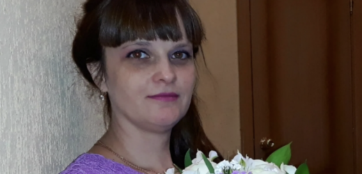 Оля поклала доньку спати і вирішила розібрати валізу чоловіка. Раптом вона побачила якийсь сріблястий пакетик. Оля відкрила його і ахнула! Там було красива, мереживна, жіноча бі лизна. Оля застигла від подиву. Вона вирішила, що чоловік забув подарувати їй. Вирішила не чіпати, нехай вранці сам подарує. Але ні вранці, ні через три дні Василь Олі нічого не подарував та не сказав. Навпаки! Пакетик, з валізи просто зник! Оля не знаходила собі місця.