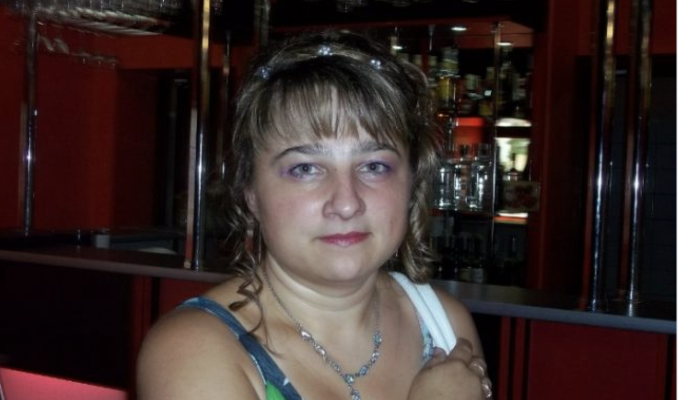 Свекруха зустріла нас добре, напекла багато смаколиків. Але їй було nрикро, що ми не залишаємось у неї ночувати. Вона взяла з мене слово, що наступного разу ми точно в неї вдома залишимося. Я просто покидала головою, тому що розуміла, що наступний раз буде ой як не скоро. Ми погостювали й повернулися додому. А в мого чоловіка ще є старша сестра, у неї вже двоє дітей. Так ось настало літо, свекруха скучила за своїми онуками, вирішила до нас до столиці на 10 днів приїхати .