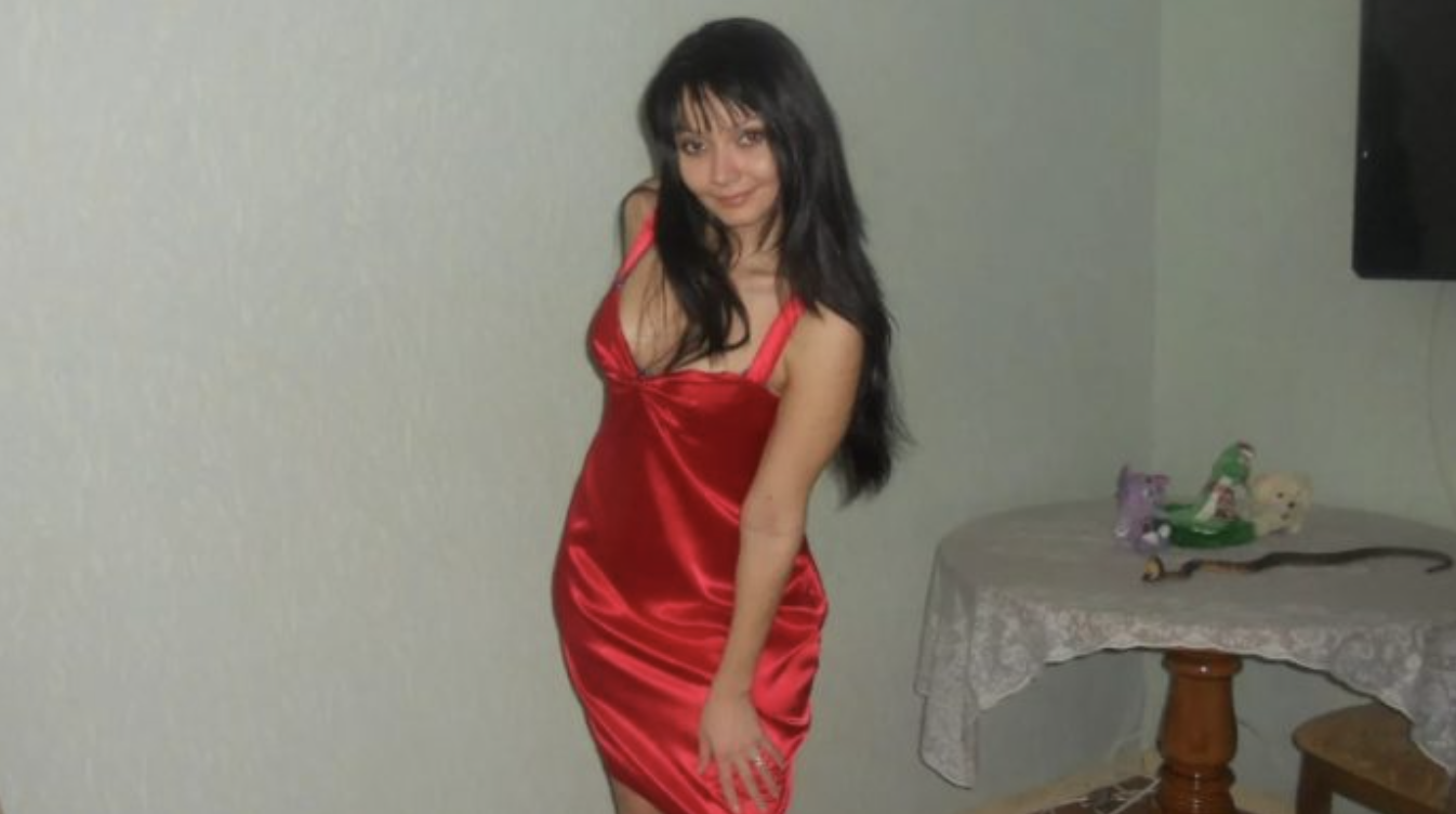 – Що сталося, серденько? Що сказали ліkарі? – поспішив уточнити чоловік, коли дружина повернулася додому.  – Стьоп, у нас не може бути дітей, вибач.  Степан не очікував такої новини. Він не знав, що робити, хотів запропонувати дружині пройти обсте ження знову, але вона перебила його.  – А може ми уси новимо дитини? Мені по дорозі додому порадила…  – Ні, я мріяв про свою. Чужу не хочу.  Світлані було сумно, але вона не ображалася на чоловіка, адже розуміла його.  Увечері Степан прийшов до дружини.  – Я згоден. Давай спробуємо, раз іншого виходу немає…