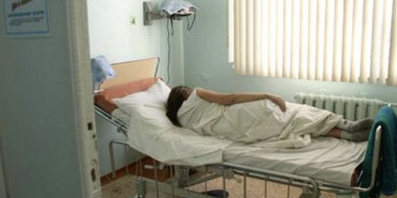 Чоловік засумнівався в дружині: не вірив, що новонароджена донечка від нього. Він в паніці прибіг до акушера! Відповідь лікаря вразив його!- Доктор, – сказав він. – Я не знаю як це сказати. Але я трохи засмучений, тому що моя дочка – рудоволоса! Вона не може бути моєю!