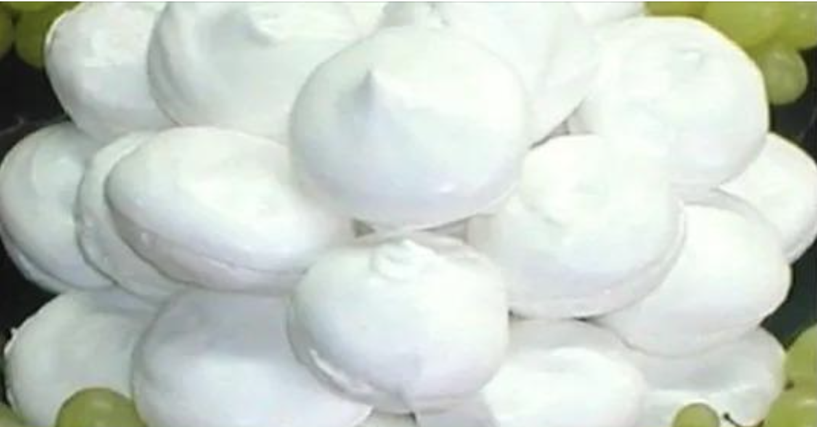 Тепер не купую зефір у магазині, а готую сама! Буквально 20 хвилин – і все готово. Дуже смачно, аж пальчики оближеш. А головне, що це натуральні солодощі без шкоди! Так що можна давати навіть діткам на десерт.