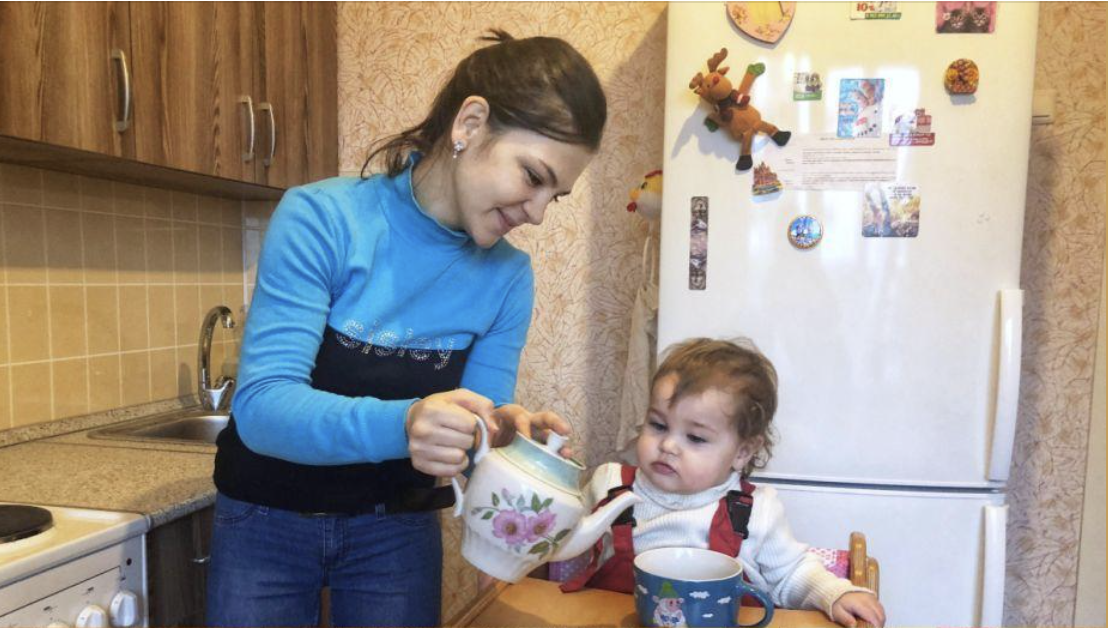 Те що я пережила – нікому не побажаю. Думала втрачу доньку! А чоловік в цей час розважався з іншими жінками. Я не збиралась це пробачати.  Та раптом прийшов свекор з пропозицією…