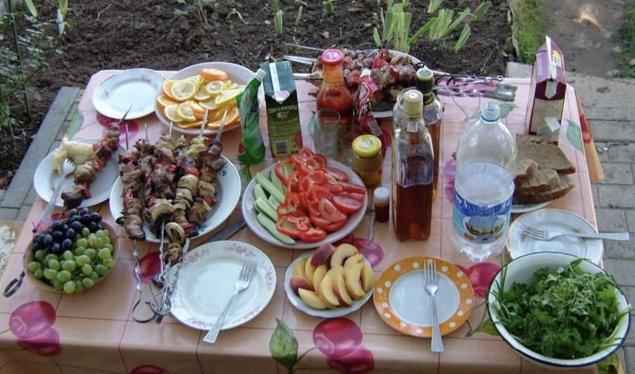 – Подумай добре, твій друг – чужа людина, а брат і племінники – найрідніші! Маєш про них подбати! Майже 20 років я працювала в Німеччині. Три квартири у Франківську купила. Хотіла в одній жити, а дві здавати, аби спокій на старості мати. Та рідним мої плани не сподобалось…