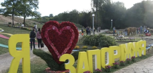 “- А вы откуда?  – Запоріжжя.  – Как из Запорожья?!!! А чё вы по-украински говорите? У нас тут все по-русски говорят…” Ось такий випадок недавно зі мною трапився. Люди, схаменіться, війна триває, а ми досі розносимо мову ворога, як ту чуму!