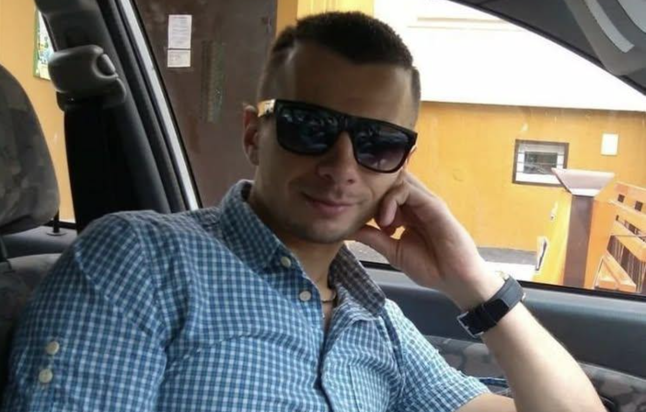 Останній рік ми з жінкою жили не як пара, а просто сусіди. Все змінилося, коли діти поїхали на навчання – от тоді і зрозумів, що ніколи не кохав Віру.  Та і крім дітей, що у нас спільного? Ні хобі, ні друзів, навіть музики нема. От мені чесно соромно за жінку, як господиня вона нікудишня, ніби розлінилася. І от місяць тому я пішов у магазин, аби купити нові снасті чи просто ж глянути на асортимент. Заходжу – і ледь від краси не сліпну. За прилавком стоїть така молода дівчина та мило посміхається. Прочитав на бейджику “Оля”…