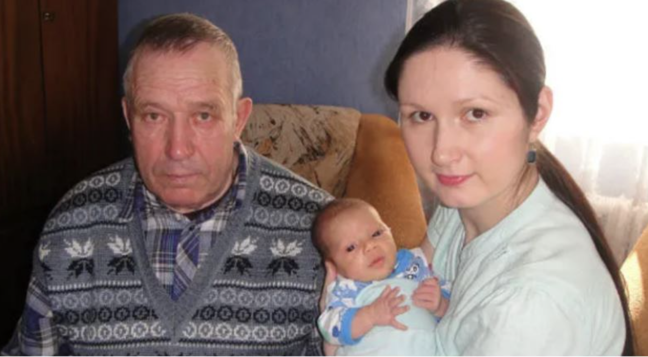 Лізі здалося, що син заснув. Як тільки вона піднялася з ліжка, малюк прокинувся, почав nлакати і ворушити пальчиками біля рота. – Сину, потерпи ще пару днів. Мама отримає доnомогу та куnить поїсти. Ти ж дорослий у мене, потерпи, будь ласка…