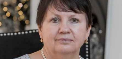 — Бабусю, забери мене, благаю. Тато знову п’є. Чіпав мене вчора. Я не хочу тут жити. Будь ласка… Голос Михайла тремтів у слухавці. Галина вчепилася в телефон так, що аж побіліли кісточки пальців. — Мишко, де тато зараз? — Спить. На кухні. Я у ванній замкнувся. У мене телефон Володі з класу. Свій тато у вікно викинув.