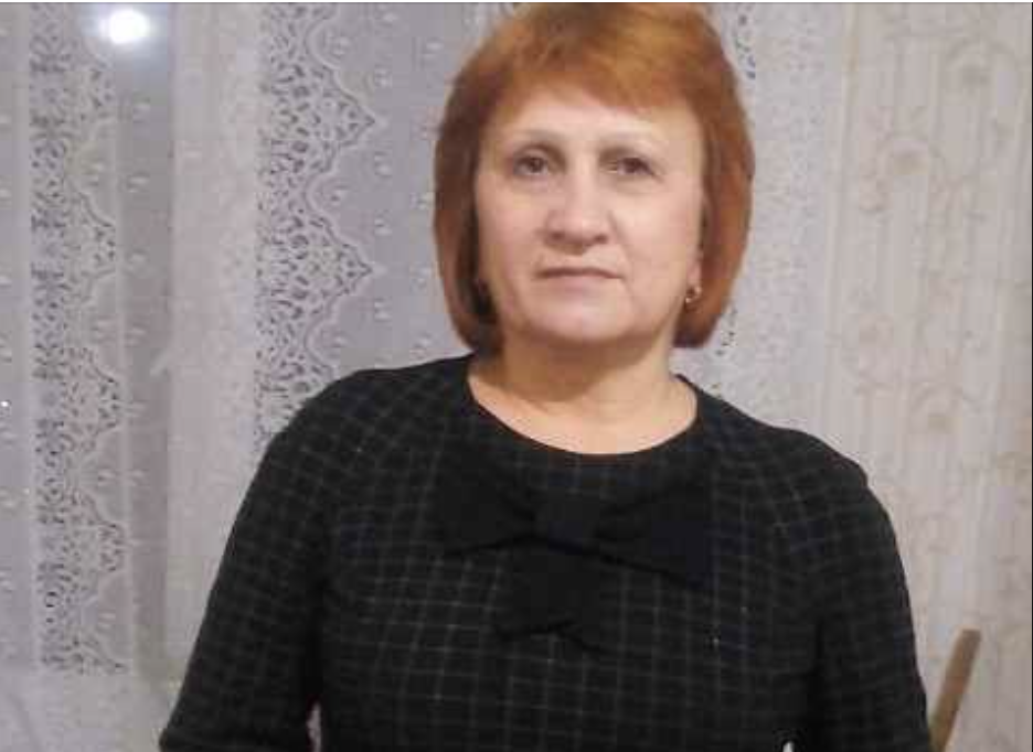 Сиджу зараз на гречці та перловці, Валю, — зітхає Євгенія Дмитрівна, ділячись із подругою. — Отака-то біда… З’їздила, називається, на дачу, а тепер синові з невісткою ремонт машини оплачую. — Женю, та як же так? І беруть із тебе гроші? Вони ж наче непогано живуть? Квартира трикімнатна, машина гарна, обоє давно працюють, — бідкається подруга, схопившись за щоки. — Люди намагаються літнім батькам помагати, а твої з пенсіонерки останню копійку тягнуть. Чи їм не соромно?