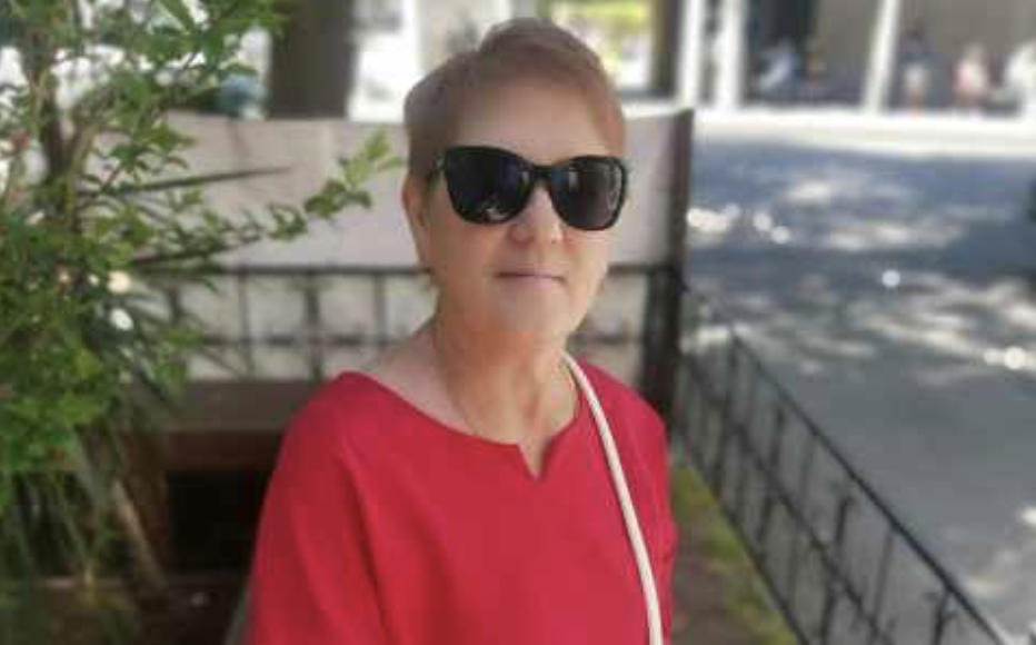 – Мамо, ми тут порадилися і вирішили… Ірина запнулася, кинувши швидкий погляд на брата. Славко, вічний лідер і вирішувач, підхопив з діловою легкістю: – Ми вирішили, що тобі пора переїжджати. Одній у трикімнатній важко, та й вік вже не той.