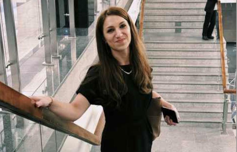 О 6-й ранку чоловік скинув мене з ліжка. Спочатку я подумала, що це прикра випадковість, але вже наступного дня ситуація повторилася. Це сталося після нашого візиту до його матері в село. Ми прожили в шлюбі лише пів року, однак після цього інциденту я твердо вирішила подати на розлучення. Причина, через яку чоловік так зі мною поводився, мене просто приголомшила.