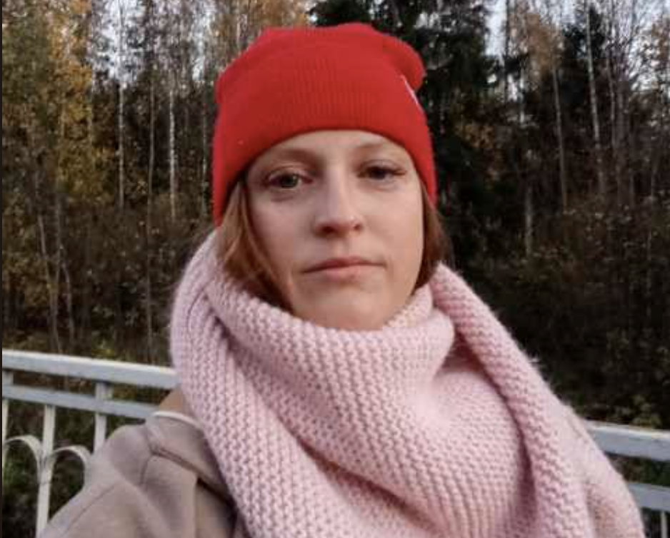 Я працюю не покладаючи рук, а ти вдома цілими днями сидиш! — Людмила з гуркотом поставила на стіл каструлю, ледве стримуючись, щоб не посваритися з чоловіком ще сильніше. — Скільки можна, Андрію? Андрій, неквапно потягаючись, подивився на дружину з лінивим подивом, ніби вона щойно розбудила його серед солодкого сну.