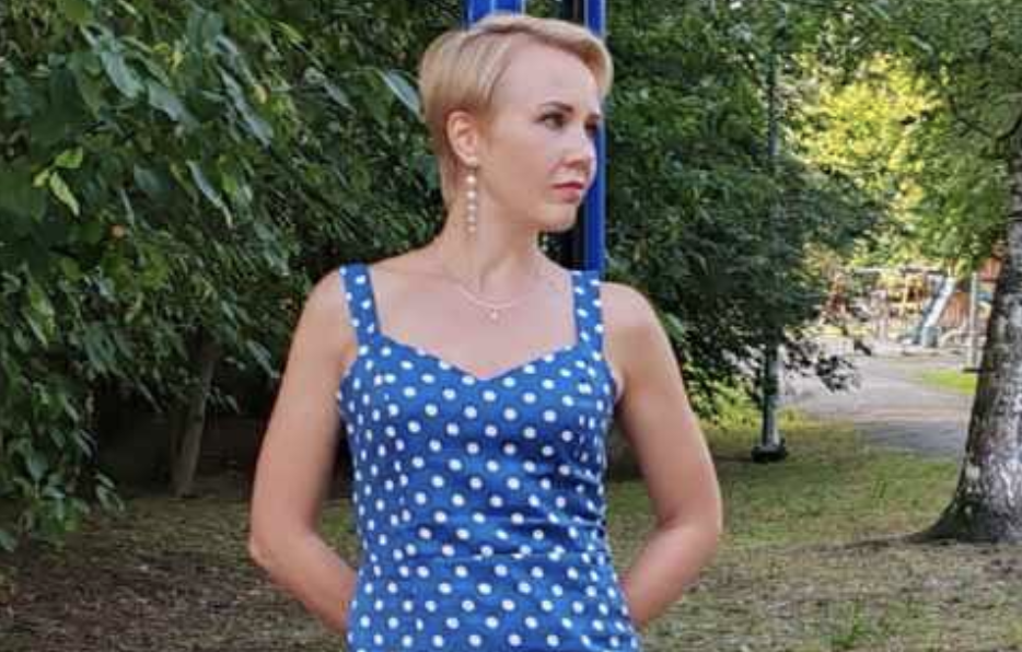 Тітко Галю, забери мене до себе, – десятирічний Тимофій щосили стримував сльози. – Звичайно, – охоче кивнула вона, – все буде добре, – і притиснула до себе хлопця, що все-таки заплакав. Вона зробить усе, щоб забрати його із притулку. Господи, допоможи… Її старший брат одружився, коли їй було шістнадцять років. Спочатку Слава з Настею жили цілком добре. Облаштувались у половині будинку, що залишилася після бабусі брата та сестри, обидва працювали, через два роки з’явилася у них Ганнуся, а ще через пару років – Тимофій. І ось після появи сина щось у родині сталося. Слава почав заглядати в чарку – чого за ним раніше не було, – приходив до сестри та батька, скаржився на дружину, навіть залишався ночувати.