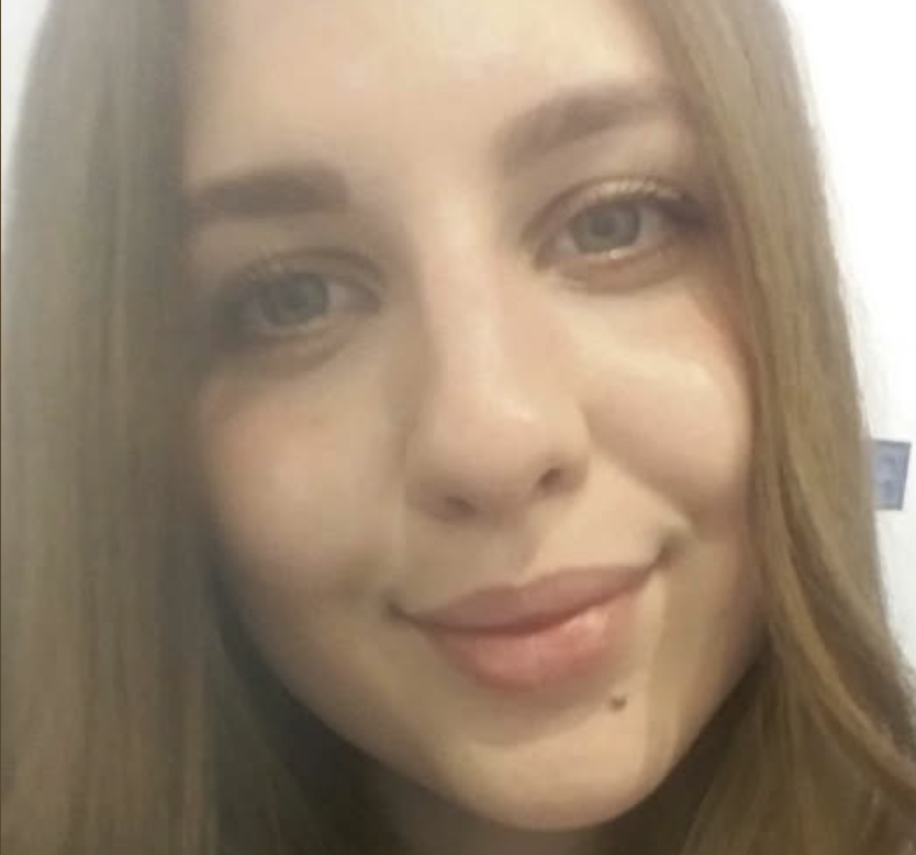 Ганна вже зібралася ступити на дорогу, щоб піти до автобусної зупинки, як раптом побачила машину Вадима. – Цікаво, навіщо він приїхав, адже батьки зараз у санаторії й будуть там ще два тижні, – подумала Ганна. – Мабуть, вирішив перевірити квартиру. Відмінно, отже, додому поїдемо разом.