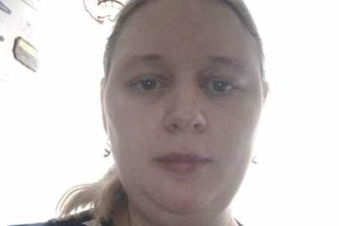 Загалом так, – Наталія Петрівна поправила ідеально покладену сиву хімічну завивку. – Надя, дочка моєї подруги Свєти, в положенні. Від Сергія. Поліна поставила кухоль на столик. Рука затремтіла, але обличчя залишилося спокійним. Двадцять років шлюбу, двоє дітей, безсонні ночі біля ліжка хворої свекрухи п’ять років тому – і ось тобі подаруночок.