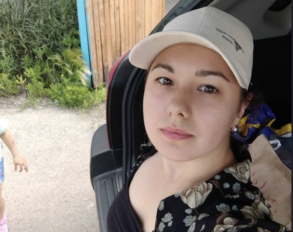 Забудь про те, що маєш матір. Після весілля ти мене не турбуєш і вдаєш, що мене немає і ніколи не було. Так, і гроші на весілля я тобі не дам. Якщо не я обирала тобі дружину, то не платитиму за весь цей фарс.