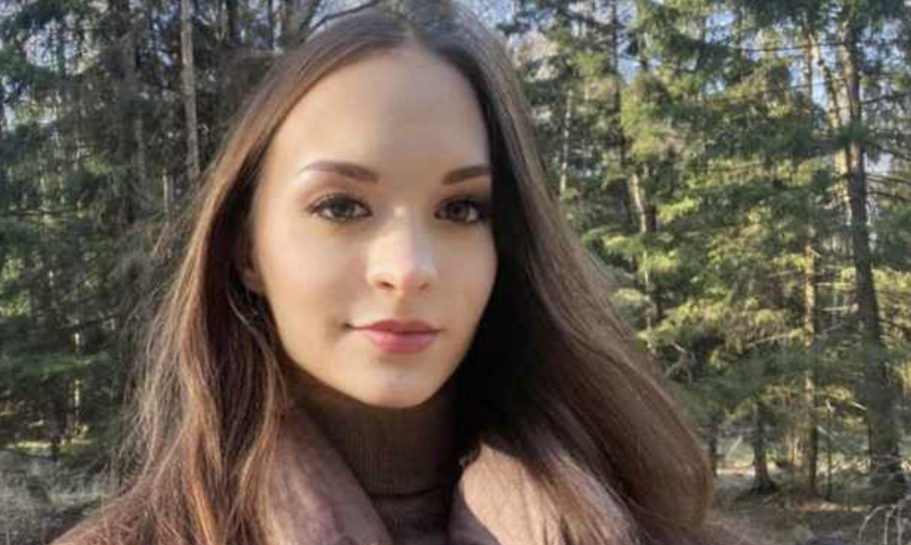 Віро, термінова справа! Ну виручи ще разочок… — просила Жанна на тому кінці дроту. Віра вже знала цей тон. Так подруга поводилася, коли їй потрібне було прикриття для чоловіка та залізне алібі. – Михайло у поїздку знову покликав? – припустила Віра. — Куди цього разу? – У Туреччину, – похвалилася Жанна. — То ти знаєш, що робити? Все за старою схемою. Мені потрібні заготовлені фотографії з тобою та кілька голосових повідомлень, щоб я могла їх переслати Сергію.