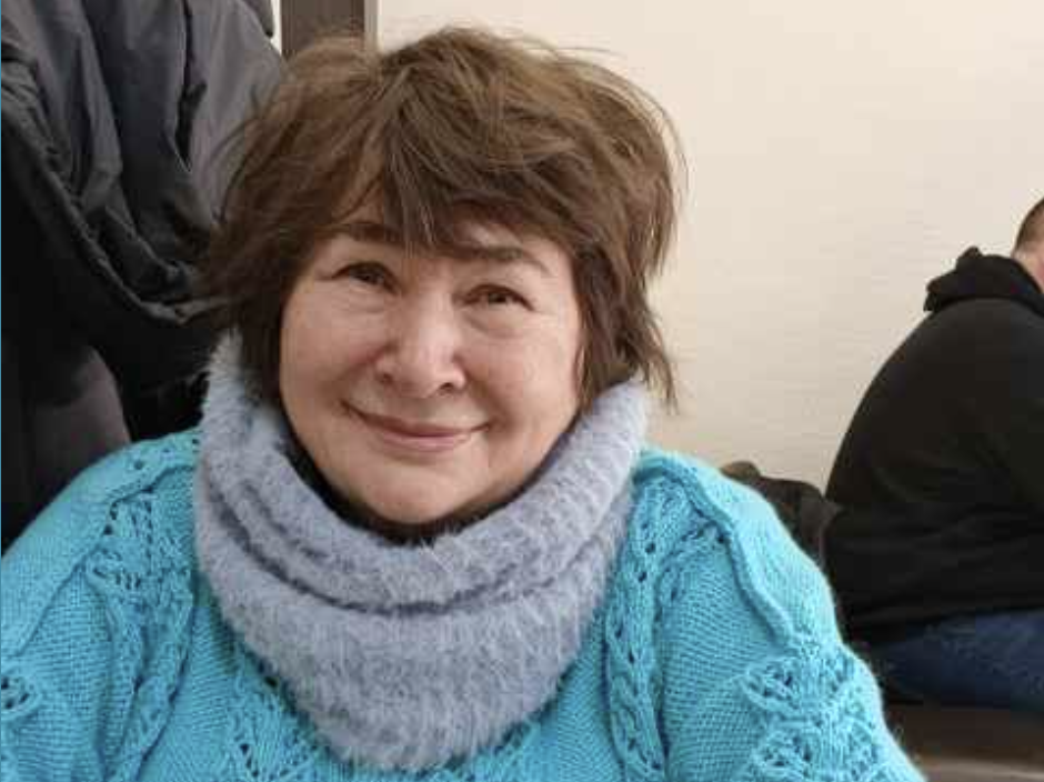 Вовочко, ти ж не думаєш… – мама сплеснула руками. – Ти мене підозрюєш? – Я нікого не підозрюю. Просто констатую факт! – Та як ти смієш! У моєму будинку! Я вам дала притулок, годую, перу, а ти… – Мамо! – Світлана не витримала. – Ніхто тебе не звинувачує! – А здається, звинувачують! Он як дивиться твій наречений! Наче я злодійка якась…