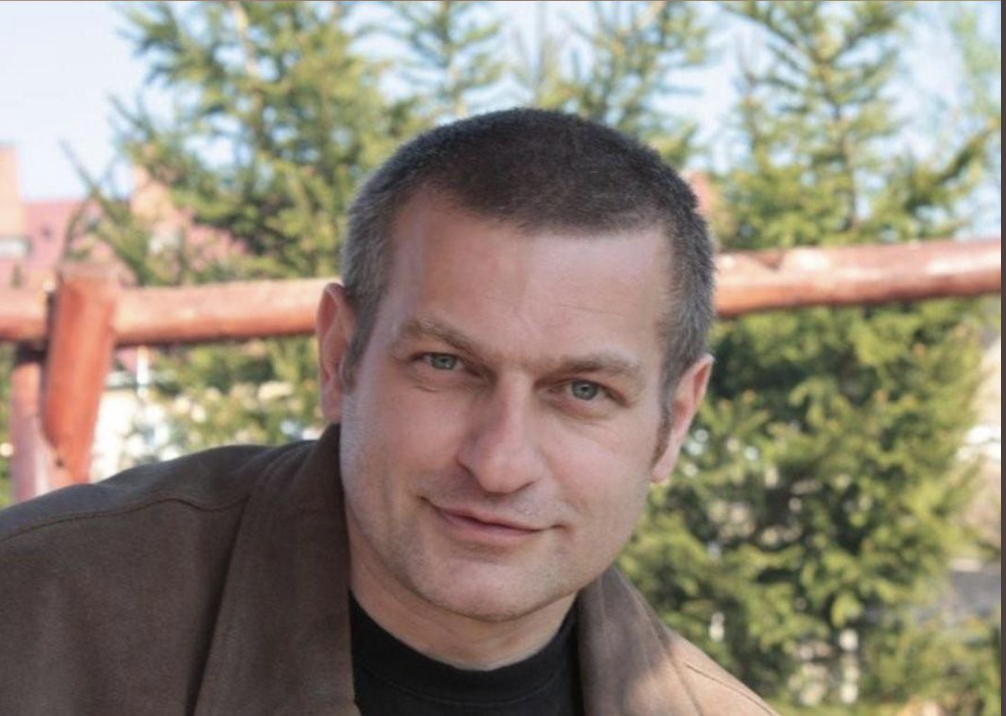 Я не скажу мамі, якщо ти покинеш Таню негайно! Вона моя подруга, тато! Не міг я покинути кохану. Який би чоловік покинув 20-річну красуню? Та далі життя мене добряче провчило.