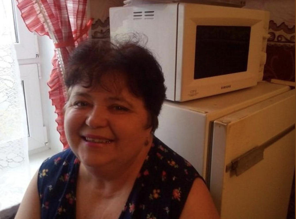 Я вибігла з квартири вся в сльозах, сіла біля під’їзду і гірко заплакала. От не думала, що рідний син з невісткою так зі мною вчинять.  А тоді до мене підійшла сусідка і порадила покинути все, і поїхати до Італії. Я так і зробила. Ви не уявляєте, як змінилося ставлення дітей до мене.